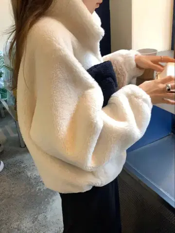 high neck fur zipup mustang