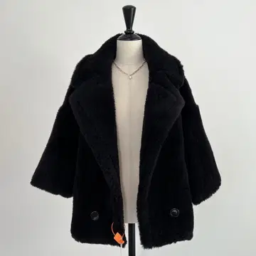 미사용 새상품 베어 테일러드 코트 알파카 소재 블랙