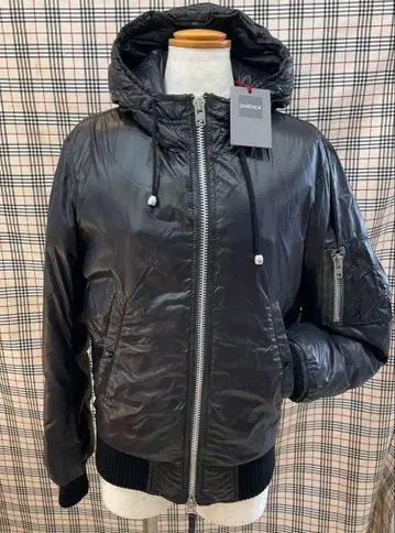 DUVETICA 후드 부착 블랙 다운 자켓