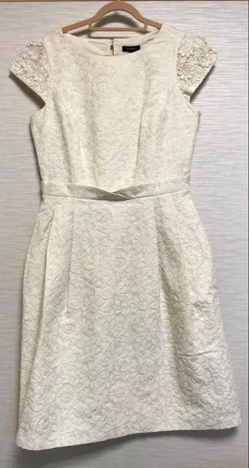 [하자품] TOCCA 화이트 플라워 원피스 프렌치 소매 2 사이즈