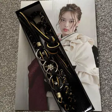 성인식용 허리띠 블랙과 금 장식 오비