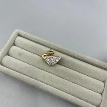 247 스와로브스키 크리스탈 장식 브로치