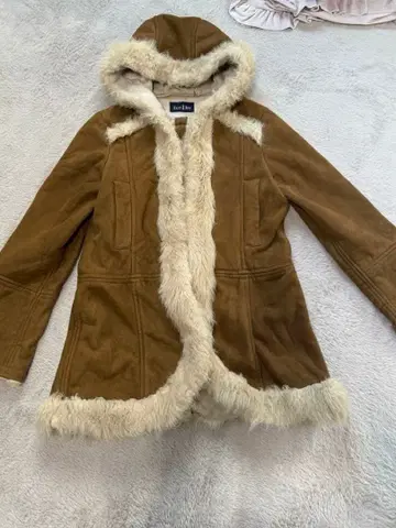 East Boy 후드 부착 무스탕 코트