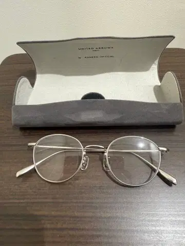 KANeko OPTICAL 라운드 안경 케이스 포함