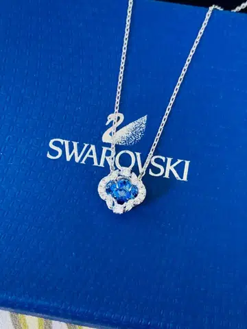 거의 새상품 스와로브스키 Swarovski Una 목걸이 클로버 블루