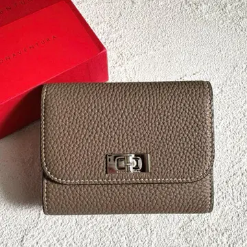 미사용 새상품 보나벤투라 베아트리체 트리폴드 지갑 에토프