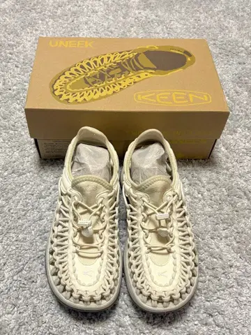 [ 새상품 ] KEEN UNEEK ASTORIA 통굽 샌들