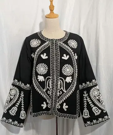 [택 포함] MALAIKA 단색 자수 패딩 자켓 에스닉 블랙