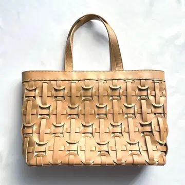 시빌라 컷워크 가죽 토트백 라이트 브라운