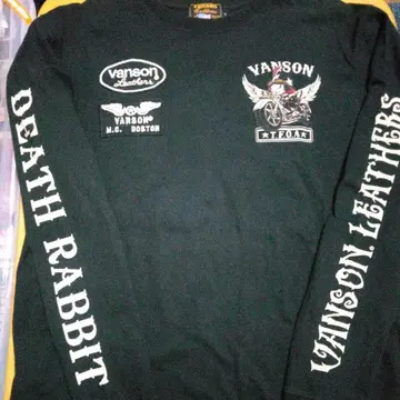 Vanson x DEATH RABBIT 콜라보 긴팔 롱T입니다.