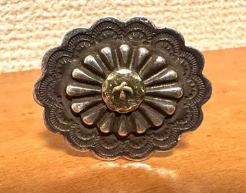 goro's 금 메탈 장식 플라워 콤초