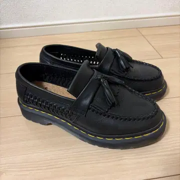 닥터마틴 태슬 장식 블랙 로퍼 통굽