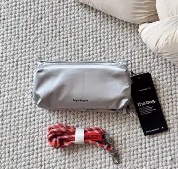 [ 새상품 ] topologie 토폴로지 보틀 사코슈 실버 바디백