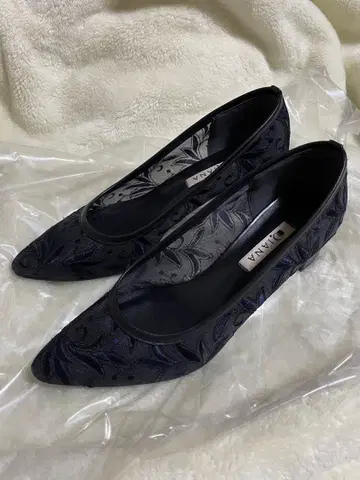 거의 새상품! 다이애나 펌프스 레이스 플라워 자수 블랙 24.5