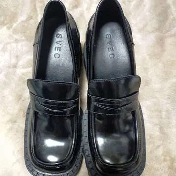 8cm 블랙 에나멜 로퍼 새상품