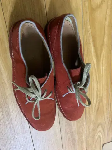 레드 스웨이드 레이스업 슈즈