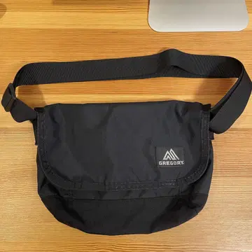 GREGORY 그레고리 킥백 숄더 블랙