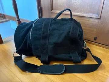 DKNY 보스턴 백 블랙 기모 소재 2way 숄더 부착 대용량