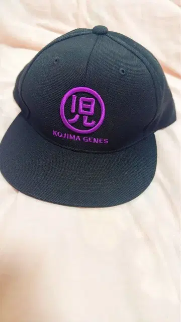 KOJIMA GENES 블랙 보라색 자수 캡