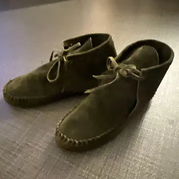 ANTI-SKID 올리브 그린 스웨이드 처카 부츠