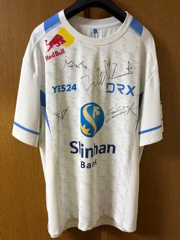 DRX 유니폼 사인 포함