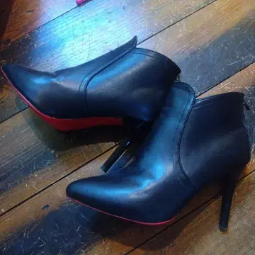 여성용 블랙 가죽 숏부츠 레드 밑창 9cm 힐