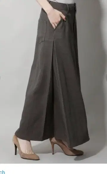 Munich 브라운 체크 턱 맥시 스커트