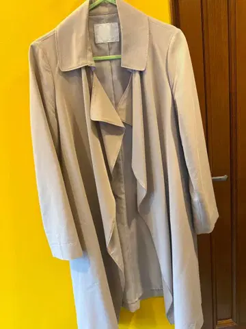 라이트 베이지 트렌치코트 F 사이즈