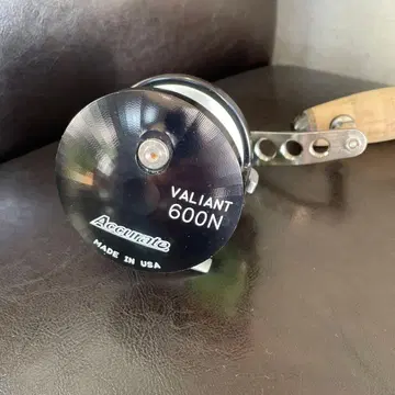 Accurate Valiant 600N 낚시릴