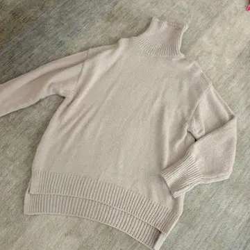 새상품급 프릭스스토어 큼직한 터틀넥 긴팔 니트 프리 사이즈