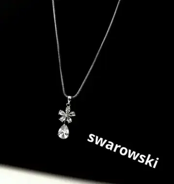 Swarovski 플라워 모티브 목걸이