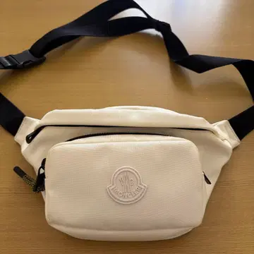 MONCLER 바디백 화이트