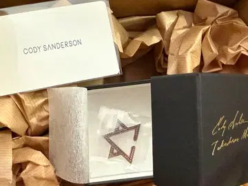 코디 선더슨 x 마스다 타카히사 이어커프