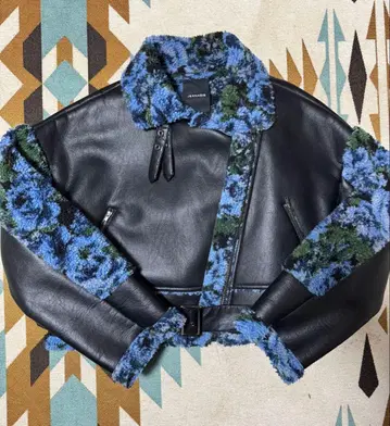 JEANASIS 꽃무늬 플리스와 가죽 라이더 자켓