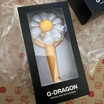 G-DRAGON 공식 미니 라이트 키링 (옐로우 컬러)