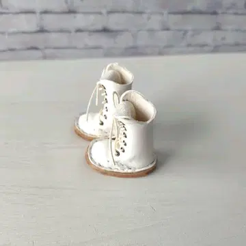 롱 레이스업 부츠 화이트 브라이스