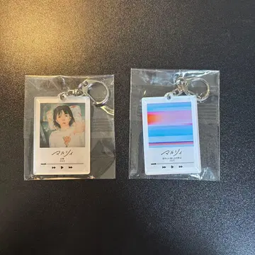 마루시이 군을 중심으로 흔들리는 세계는 & 백설 자켓 키링 요코아리