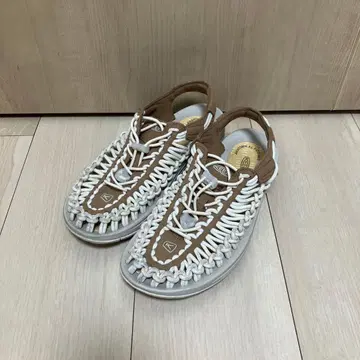 KEEN 뜨개질 브라운 스니커즈 샌들