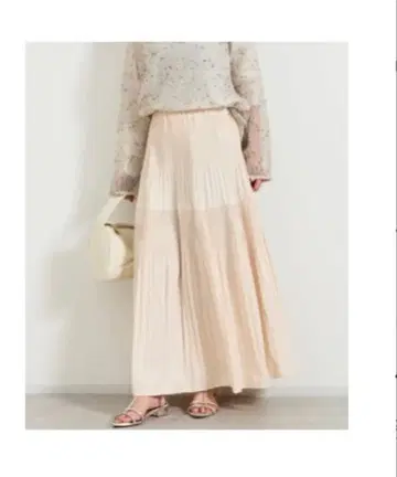 [ 새상품급 ] 가격 인하 앤디콜 티어드 플리츠 스커트 아이보리