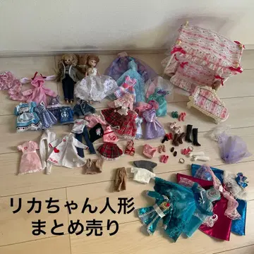 리카짱 인형 2체 옷 갈아입기 세트 침대 소파 드레스 잡화