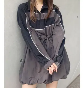 MURUA 트랙 벌룬 미니 원피스 블랙 x 차콜