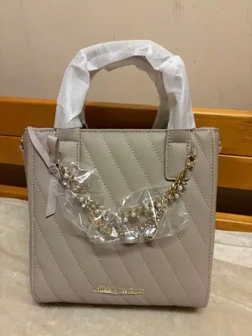 라이트 그레이 퀼팅 토트백