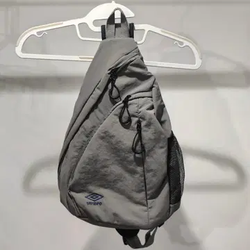 [ 선착순 ] 엄브로 슬링백 그레이 새상품급 대용량 멀티 포켓 Y2K