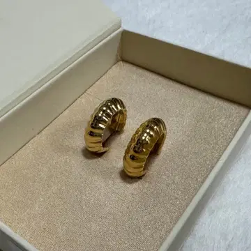 LOUISE DAMAS 루이즈 다마스 와이드 후프 귀걸이