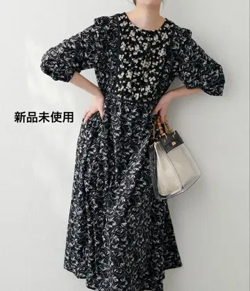 [ 미사용 새상품 ] 배색 테이프 사용 오리엔탈 패턴 원피스