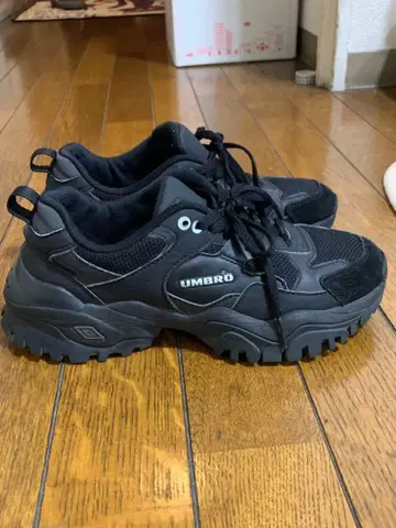 umbro 블랙 스니커즈 트레일 밑창 37