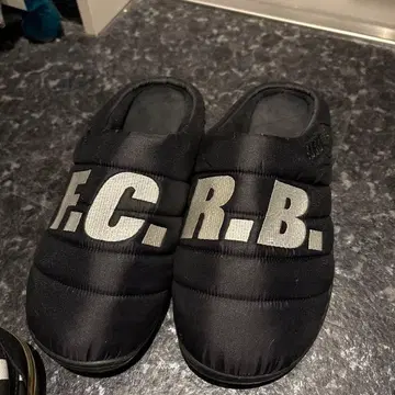 F.C.R.B. subs 로고 블랙 샌들