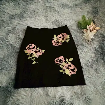 프리 지아 프리즈마트 (M) 미니 기장 니트 타이트 스커트 꽃무늬 블랙