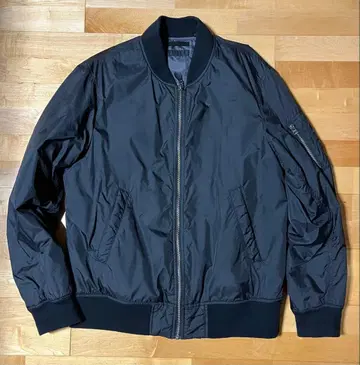 유니클로 MA-1 플라이트 자켓 내구성 발수 가공 충전솜 L 블랙