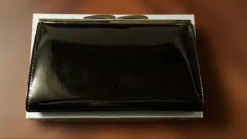 PRINCE 프린스 블랙 에나멜 백